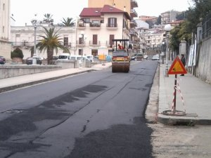 Lavori di asfaltatura via N. Pizi nel Comune di Palmi (RC)
